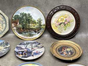 Cabinet plates, including Clarice Cliff in timber frame (A/F) - 3