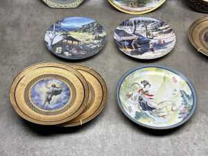 Cabinet plates, including Clarice Cliff in timber frame (A/F) - 4