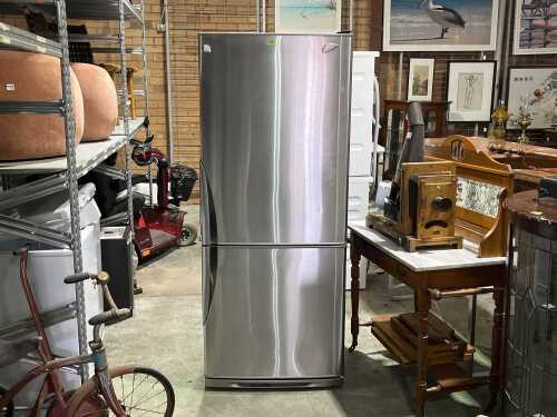 Westinghouse 420L bottom mount refrigerator