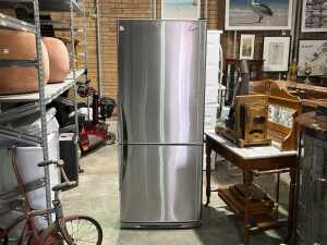 Westinghouse 420L bottom mount refrigerator