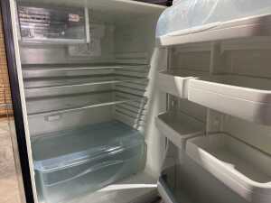 Westinghouse 420L bottom mount refrigerator - 3