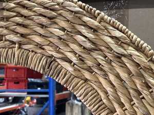 Round wall mirror in woven wicker frame - 2