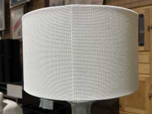 Chinese-style table lamp with green crackle-glazed ceramic base and white shade - 2