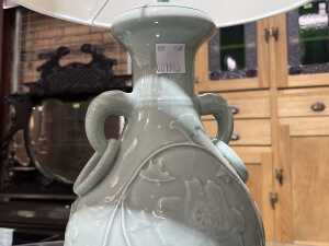 Chinese-style table lamp with green crackle-glazed ceramic base and white shade - 4