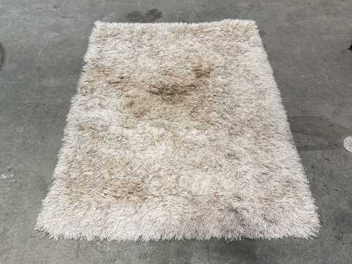 Modern polyester rug