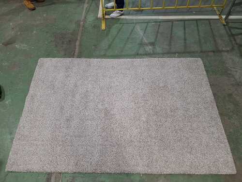 Machine-made polyester shag pile floor rug