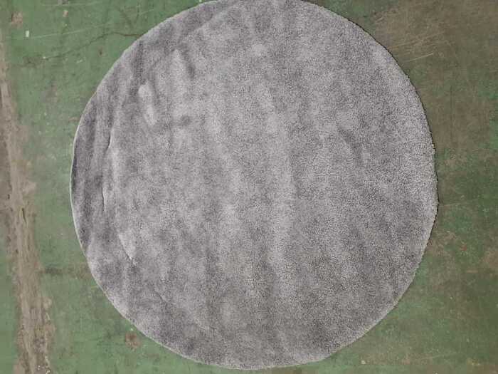 Machine-made synthetic circular shag pile rug