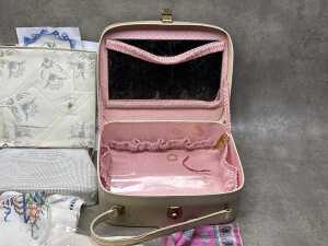 Assorted fabric items, including purses - 4