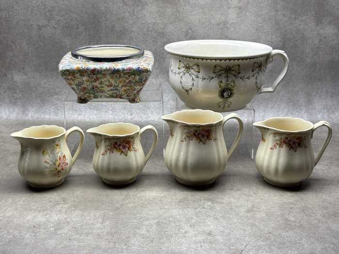 Antique English porcelain including 3x Meakin 'Jacobean' graduated jugs