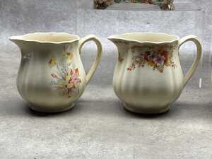 Antique English porcelain including 3x Meakin 'Jacobean' graduated jugs - 5
