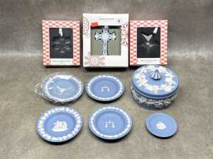 Six pieces of Wedgwood Jasperware