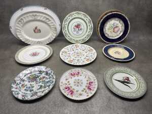 Assorted English porcelain cabinet and serving plates, including Royal Doulton