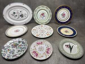 Assorted English porcelain cabinet and serving plates, including Royal Doulton - 3