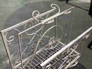 Mid-century metal magazine rack in white - 2