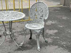 Coalbrookdale cast iron three-piece outdoor setting - 4