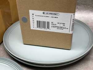 Group of Le Creuset dinnerware - 4