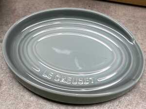 Group of Le Creuset dinnerware - 6