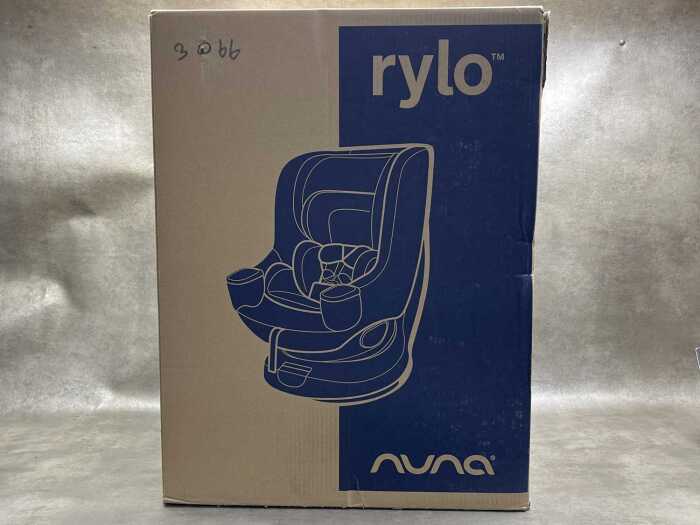 Nuna Rylo rotating car seat