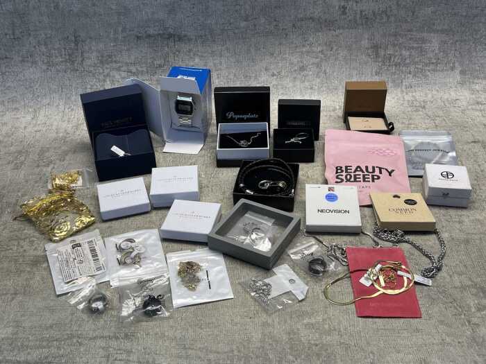 Group of jewellery