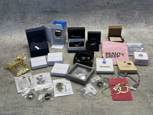 Group of jewellery