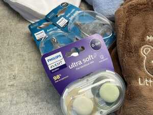Group of baby clothing & accessories - 6