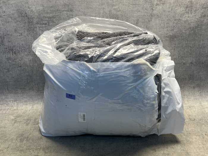 Floor rug in grey