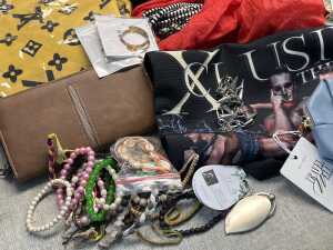 Group of Women's accessories - 4