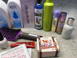 Group of beauty products - 4