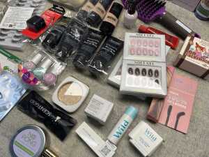 Group of beauty products - 6