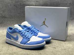 Nike Air Jordan 1 Low size US 8 Women's