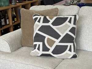 Contemporary three seat sofa in pale grey fabric - 3