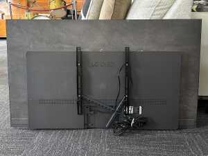 LG 55-inch OLED evo C4 4K UHD Smart TV (2024) with full-motion wall bracket - 2