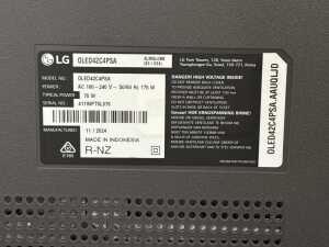 LG 42-inch OLED evo C4 4K UHD Smart TV (2024) - 3
