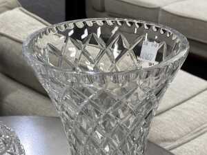 Two large cut crystal pieces including a centrepiece bowl and a vase. - 3