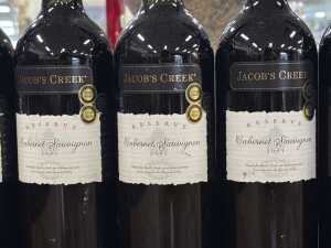 Eight bottles of red wine including Jacob's Creek and Penfolds - 3