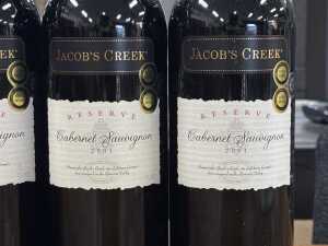 Eight bottles of red wine including Jacob's Creek and Penfolds - 4
