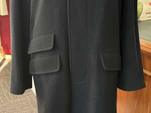 Designer-style black wool coat with velvet collar - 2