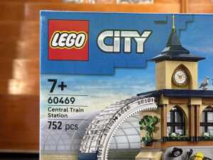 LEGO City Central Train Station - 2