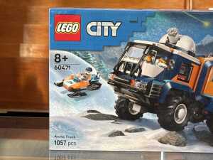 LEGO City Arctic Explorer Science Lab Truck - 2
