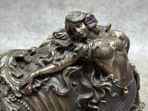 Veronese bronze tone resin figural box - 2