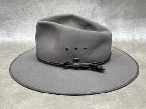 Akubra Cattleman felt hat in grey