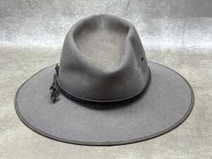 Akubra Cattleman felt hat in grey - 2