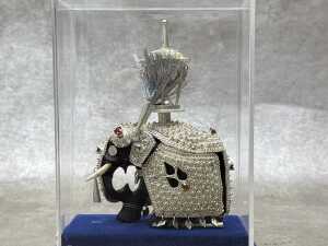Pair of Sri Lankan elephant figures - 2