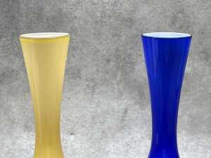 Two Scandinavian mid-century cased glass vases - 2