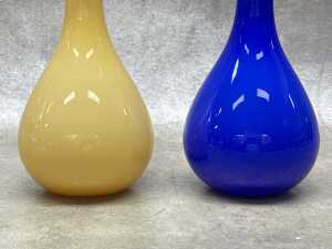 Two Scandinavian mid-century cased glass vases - 3