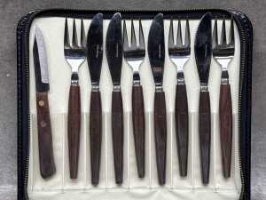 Mid-century picnic cutlery setting for four - 2