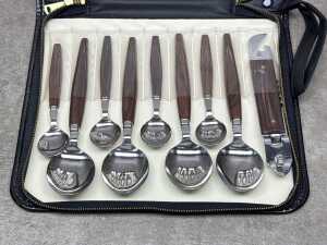 Mid-century picnic cutlery setting for four - 3