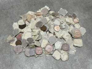 A tin of assorted Australian pennies and halfpennies