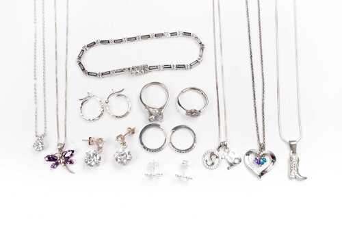 A collection of jewellery in sterling silver