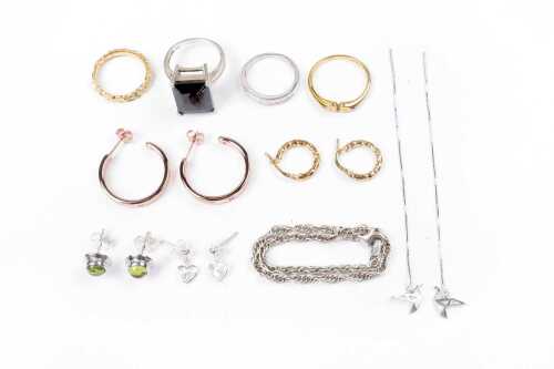 A collection of jewellery in sterling silver